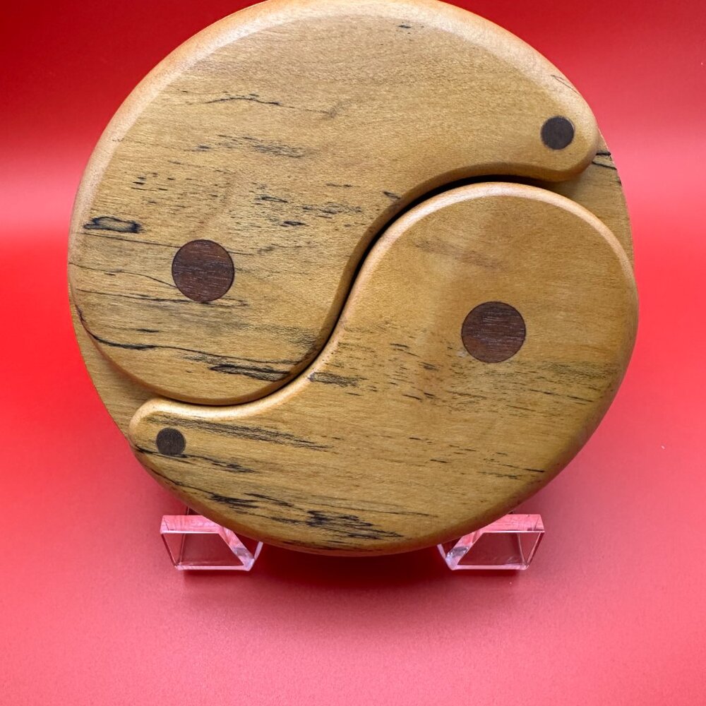 Vintage James Bateman signed yin-yang wooden jewelry box. - Picture 7 of 10